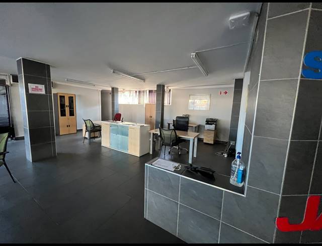 1,487M² BUSINESS FOR SALE IN LYTTELTON MANOR